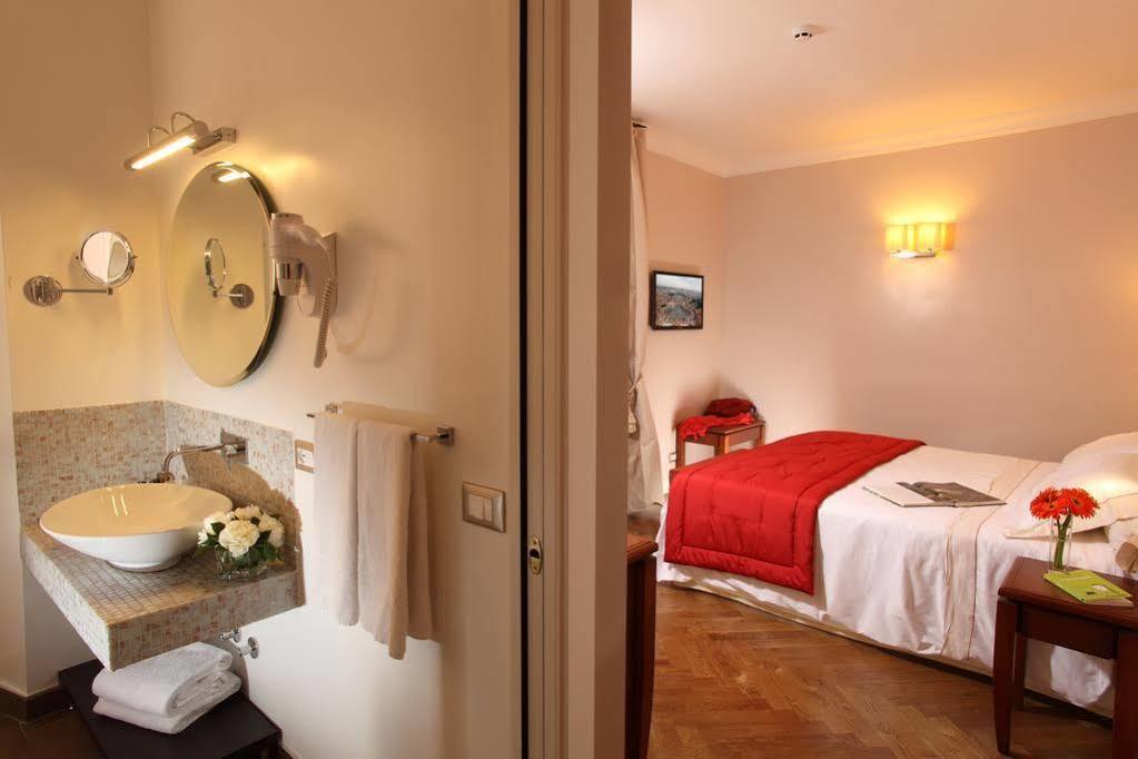 Vivaldi Luxury Rooms Рим Екстер'єр фото